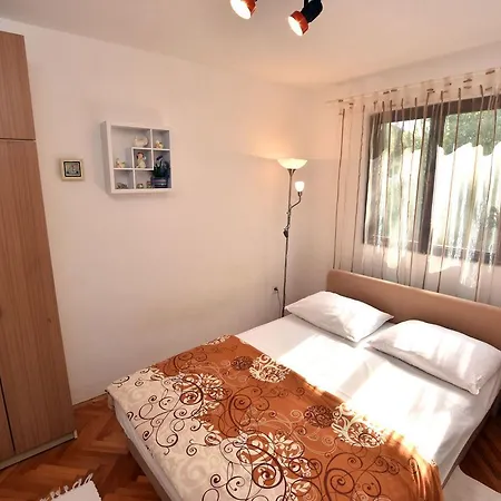 Elena Apartment *